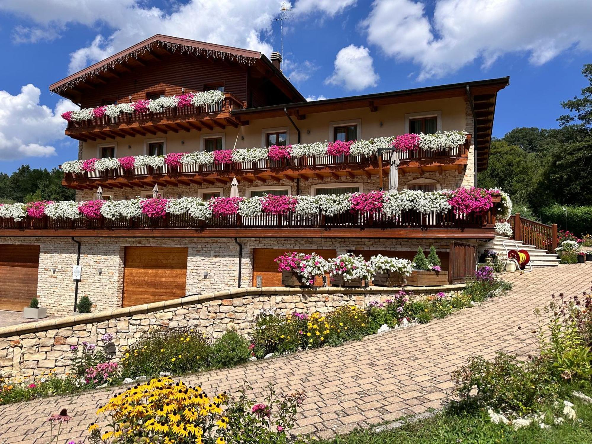 Boutique Hotel Il Riccio - Adults Only Рокказаро Экстерьер фото